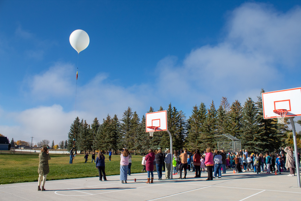 Linford students and staff observing weather balloon launch
