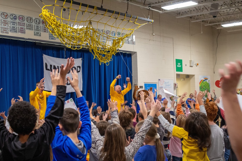 Students celebrating with UW basketball teammates