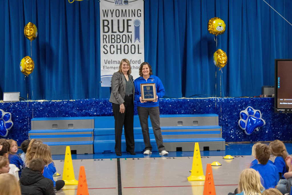 Teacher shaking hands with First Lady of Wyoming