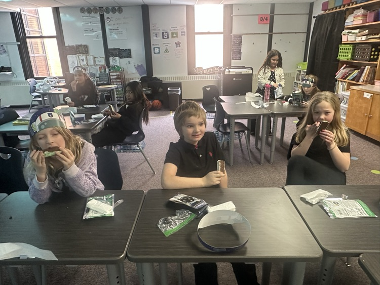 students enjoying astronaut food