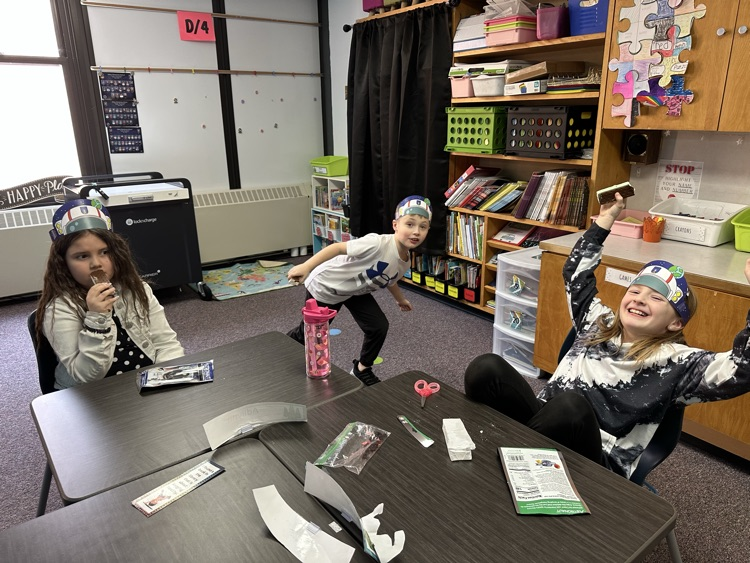 students enjoying astronaut food