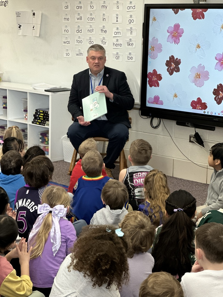 Dr. Heil reading to elementary students. 