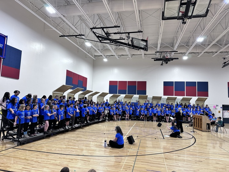 Elementary Tiger Choir at Halverson.