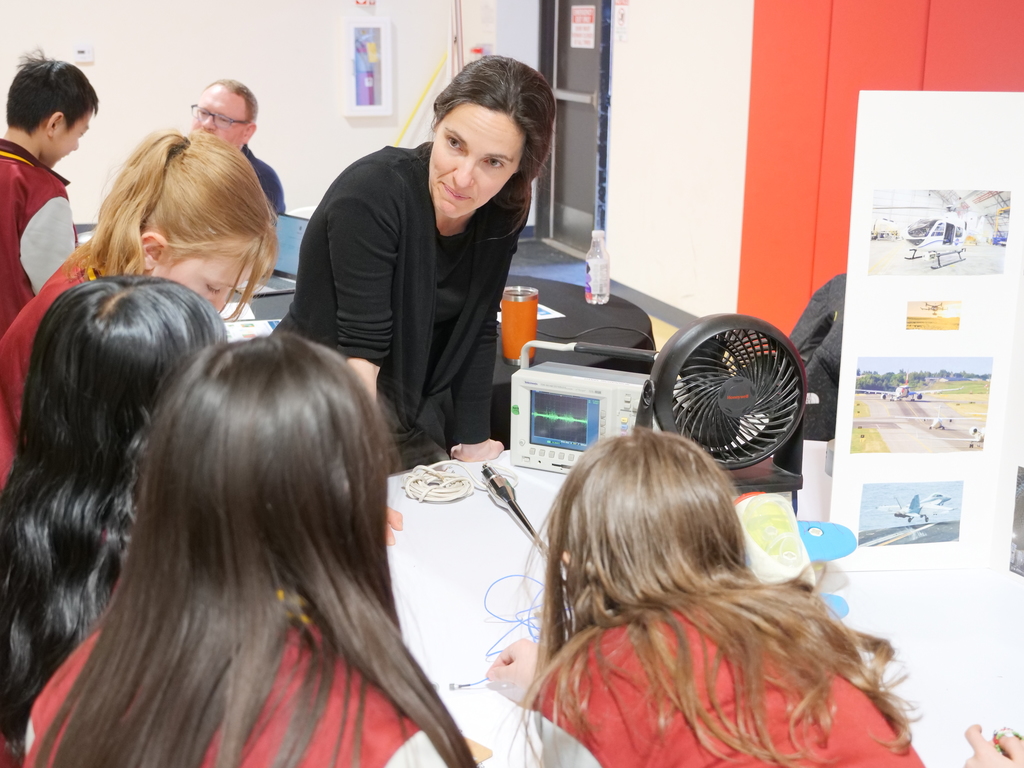 Students using sample tools at the aerodynamic engineer table