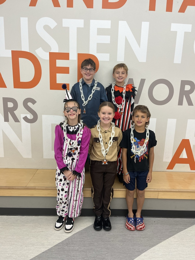 longhorn reading necklace winners