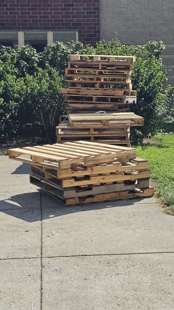 picture of a stack of wood pallets
