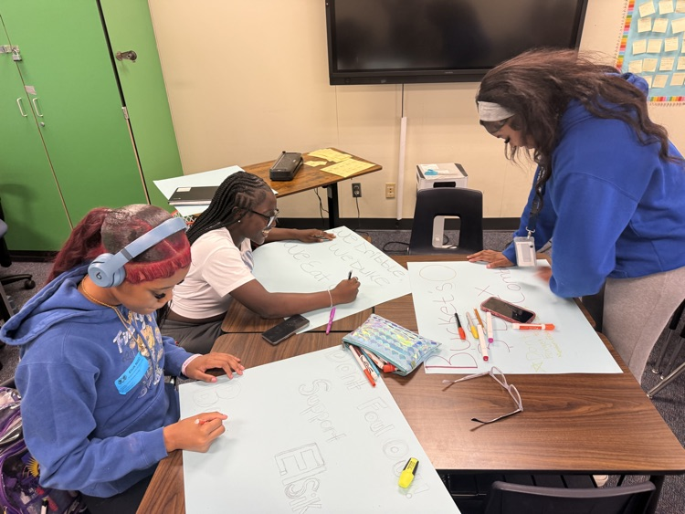 Our Lady Rams were all smiles and poster ready at Caneβs Night! Thank you to everyone who came out to support our team! πͺ #ElsikPride #LadyRams #CaneSpiritNight