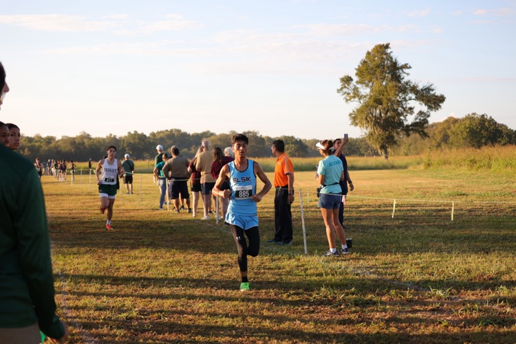 Our student photographers captured some amazing moments at the 20-6A Cross Country Meet! Take a look at their great work highlighting our runnersβ effort and team spirit. #ElsikPride #GoRams #XC