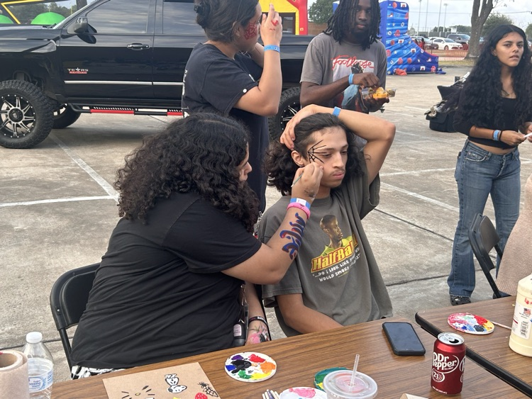 Elsik Carnival Fun! Our student organizations are marking 50 years of Ram pride with great food, fun games, and amazing school spirit in the North Parking Lot! ππ€