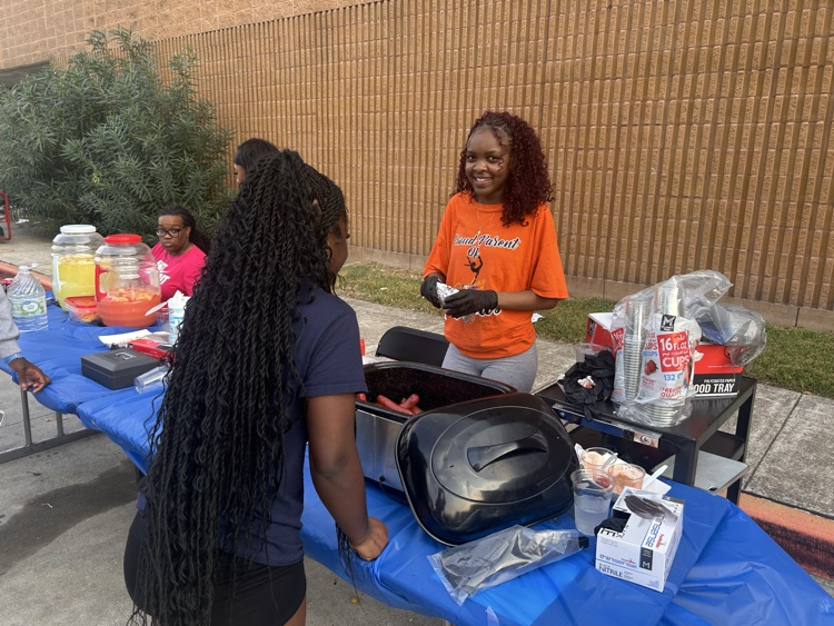 Elsik Carnival Fun! Our student organizations are marking 50 years of Ram pride with great food, fun games, and amazing school spirit in the North Parking Lot! ππ€