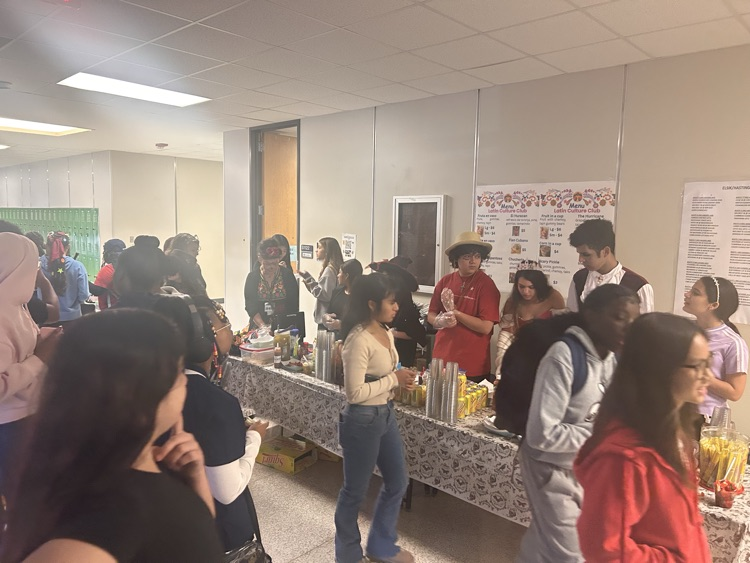 Food Frenzy was a frightfully fun success! Students showed off their Halloween spirit with festive costumes, tasty treats, and plenty of Ram pride. 💙🤍 #ElsikPride #HalloweenFun 