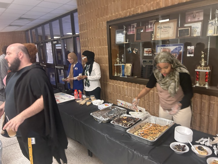 Food Frenzy was a frightfully fun success! Students showed off their Halloween spirit with festive costumes, tasty treats, and plenty of Ram pride. 💙🤍 #ElsikPride #HalloweenFun 