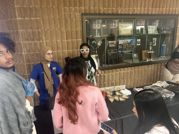 Food Frenzy was a frightfully fun success! Students showed off their Halloween spirit with festive costumes, tasty treats, and plenty of Ram pride. 💙🤍 #ElsikPride #HalloweenFun 