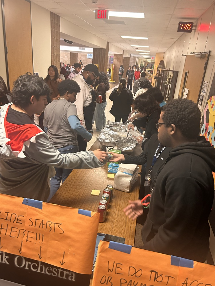 Food Frenzy was a frightfully fun success! Students showed off their Halloween spirit with festive costumes, tasty treats, and plenty of Ram pride. 💙🤍 #ElsikPride #HalloweenFun 