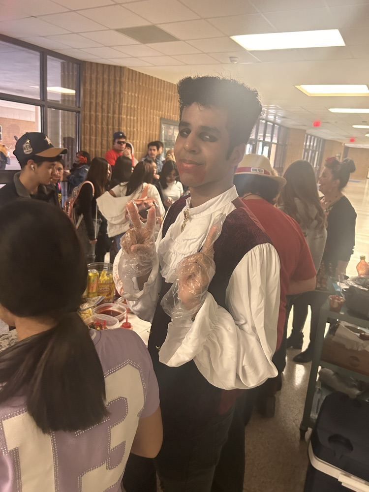 Elsik students rocked their Halloween looks today! From spooky to silly, their costumes showed off school spirit and creativity. 💙🤍 #HalloweenFun #ElsikPride #RamNation