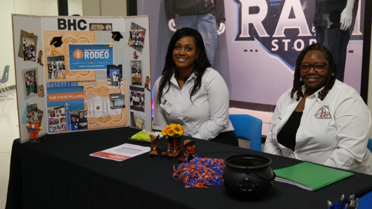 What an incredible day at Elsik High School! Our Future Ready College and Career Military Expo gave students the chance to dream big and plan for their futures. Photo- Olga OβNeal