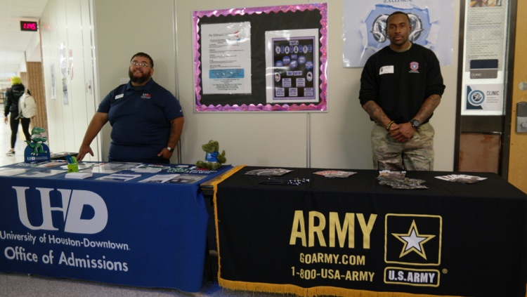 What an incredible day at Elsik High School! Our Future Ready College and Career Military Expo gave students the chance to dream big and plan for their futures. Photo- Olga OβNeal