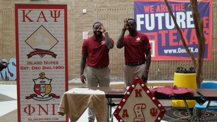 What an incredible day at Elsik High School! Our Future Ready College and Career Military Expo gave students the chance to dream big and plan for their futures. Photo- Olga OβNeal