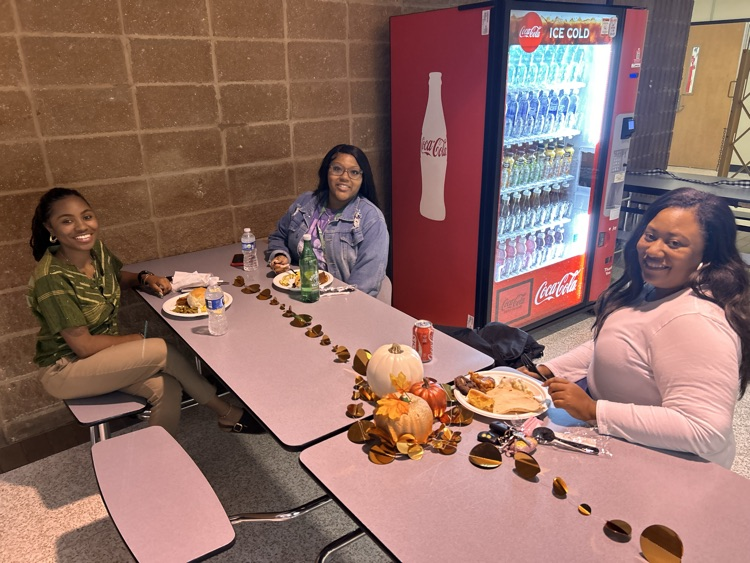 Our Elsik High School Thanksgiving Luncheon was a wonderful moment to pause and appreciate the incredible team that supports our students daily. Thank you for all you do.