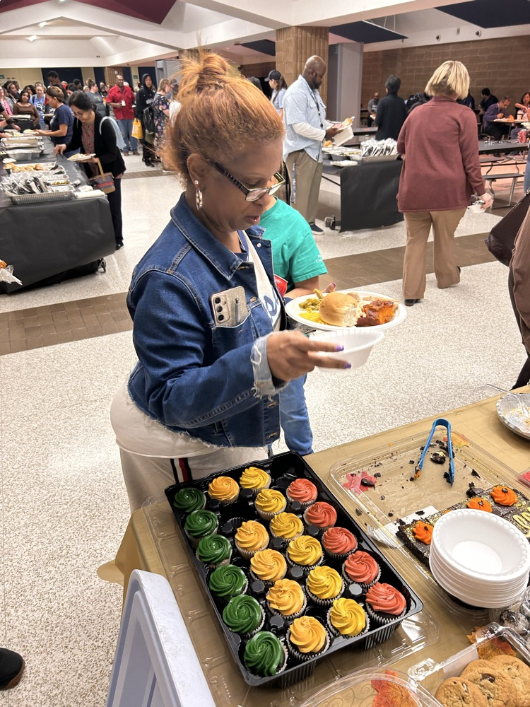 Our Elsik High School Thanksgiving Luncheon was a wonderful moment to pause and appreciate the incredible team that supports our students daily. Thank you for all you do.