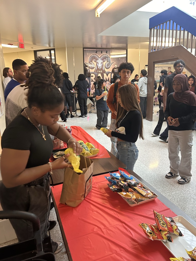 Yesterdayβs Food Frenzy was a huge success! Students enjoyed great snacks, fun treats, and time to connect with their friends. Thank you to everyone who participated and supported our campus community.