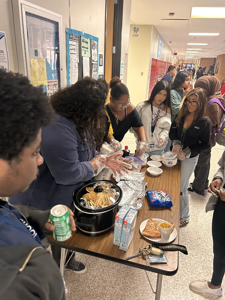 What an amazing Food Frenzy yesterday at Elsik! Our students had a blast exploring delicious snacks and supporting student organizations. We love seeing our campus come alive with energy and excitement.