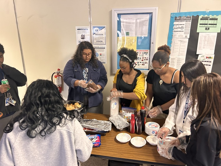 What an amazing Food Frenzy yesterday at Elsik! Our students had a blast exploring delicious snacks and supporting student organizations. We love seeing our campus come alive with energy and excitement.