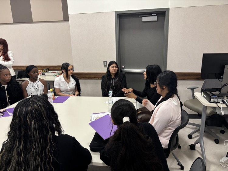 It was great to see our Elsik Rams engaged at the Young Enterprising Women Foundation YEW STE²AM Conference, exploring STE²AM, connecting with inspiring leaders, and gaining real-world insight to dream big for their futures. 💡 #EmpowerHer