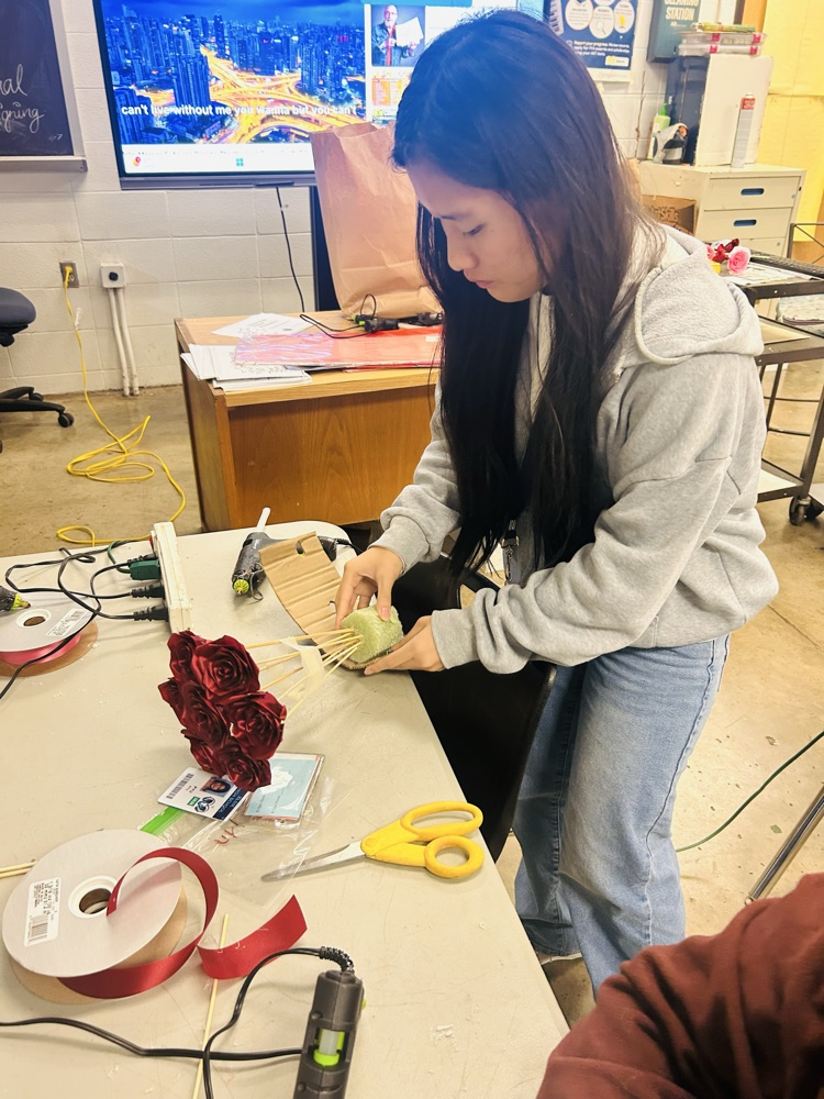 Elsik High School floral students are fully engaged in hands-on learning—creating, designing, and bringing their creativity to life. Their focus, collaboration, and passion are truly blooming before our eyes. 🌸 #RamNation