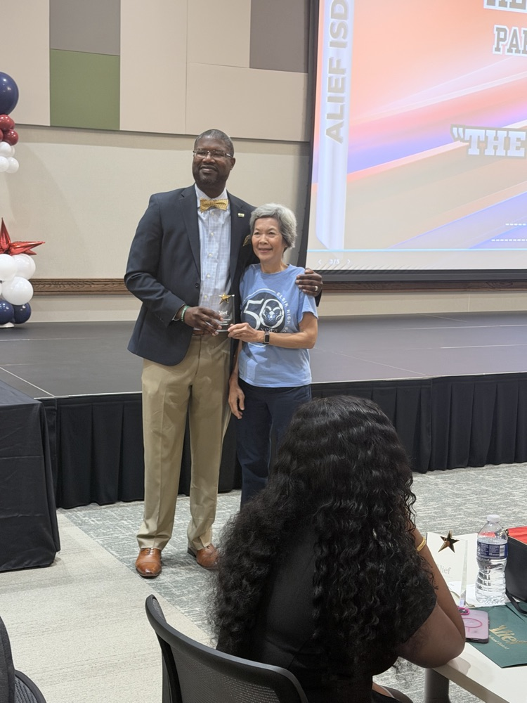 Congrats to Elsik Mainβs Paraprofessional of the Year, Tue Nguyen! πβ¨She was celebrated at Alief ISDβs annual Paraprofessional of the Year event!β¨#RamNation