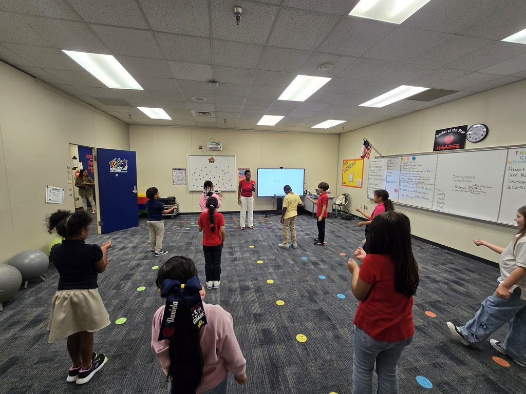 Picture of students in theatre classroom 