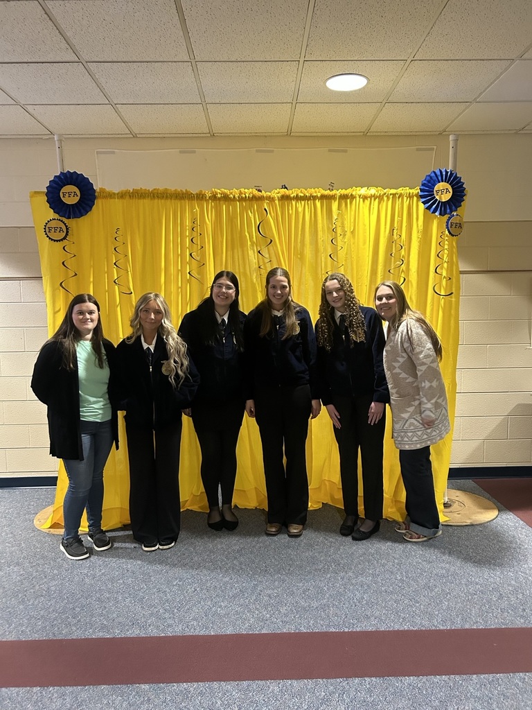Veterinary Science students posing for a photo with instructors. Left to Right: Para-educator Madison McGorman and students Briella Blankenship, Taylin Allen, Hannah Negen, Kylee Thompson., and instructor Ashlee Berens
