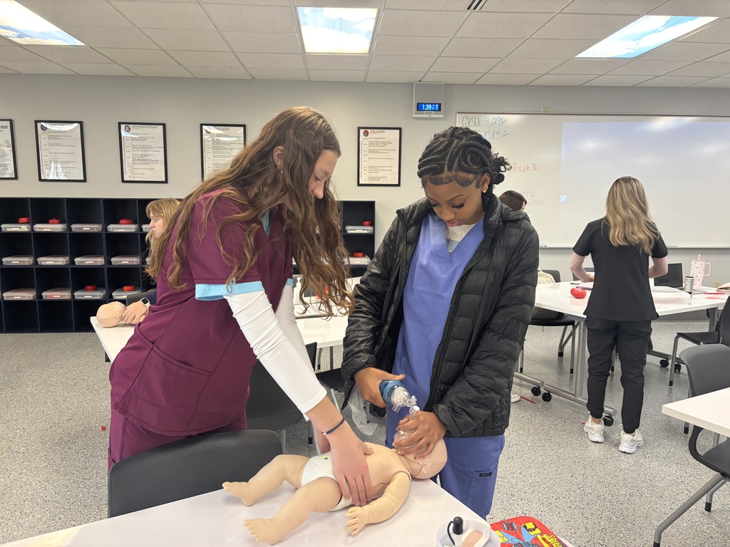 Health Care Science Foundations students learn basic life support skills