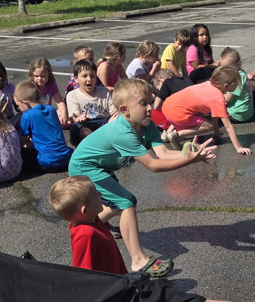 K/1 Field Day, & 2/3 Beach Day