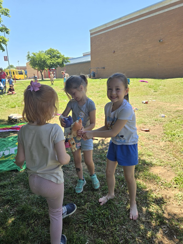 2/3 Field Day, & K/1 Beach Day
