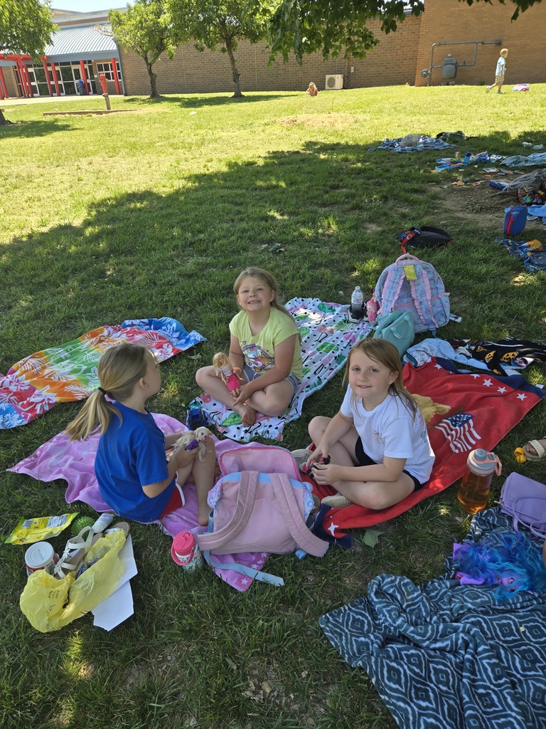 2/3 Field Day, & K/1 Beach Day