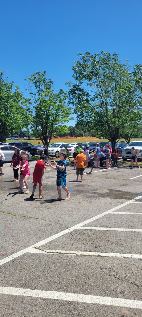 2/3 Field Day, & K/1 Beach Day