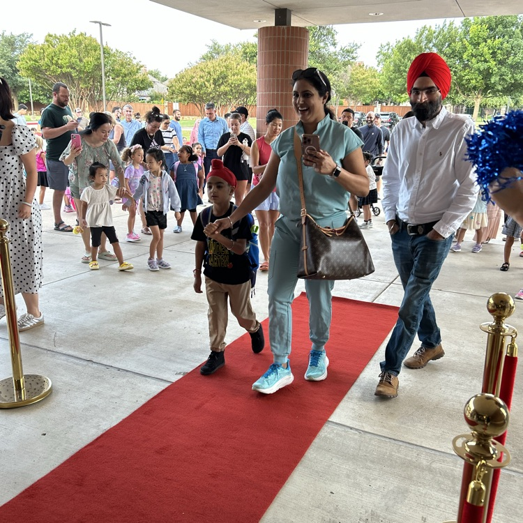 Kinder walks the red carpet!! Kinder walks the red carpet!! 