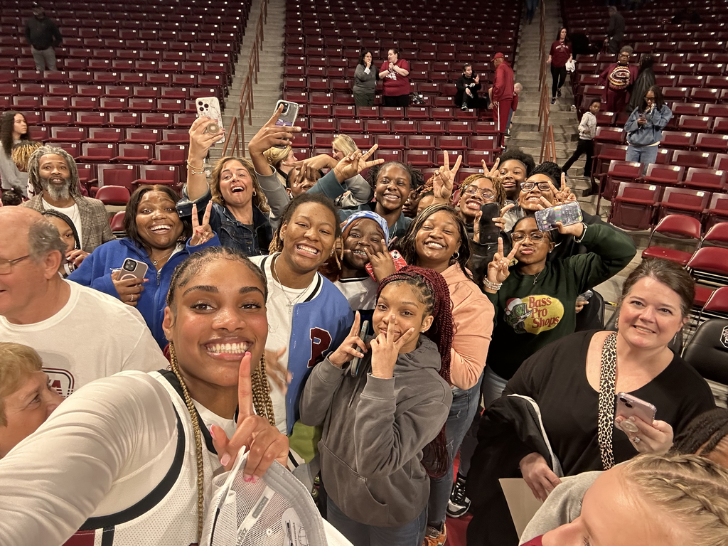 basketball team at usc game