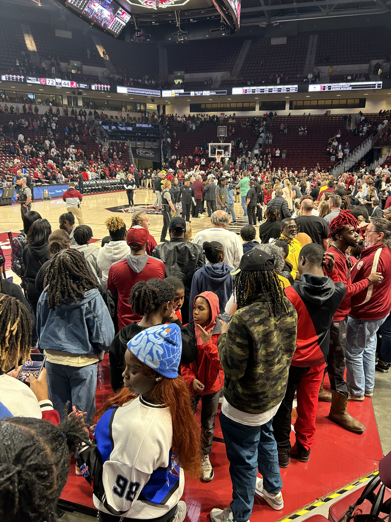 basketball team at usc game