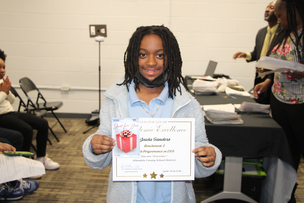 students receiving award