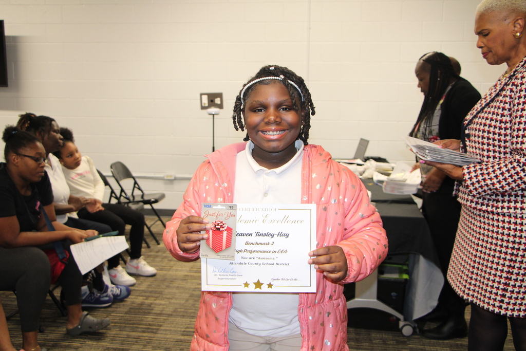 students receiving award