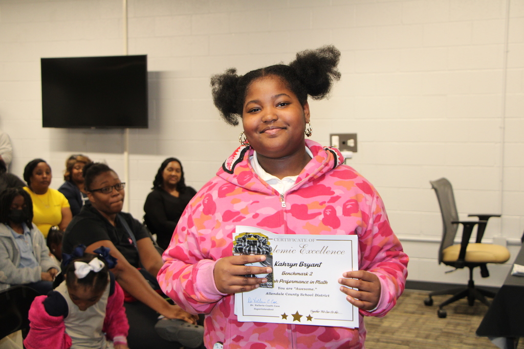 students receiving award