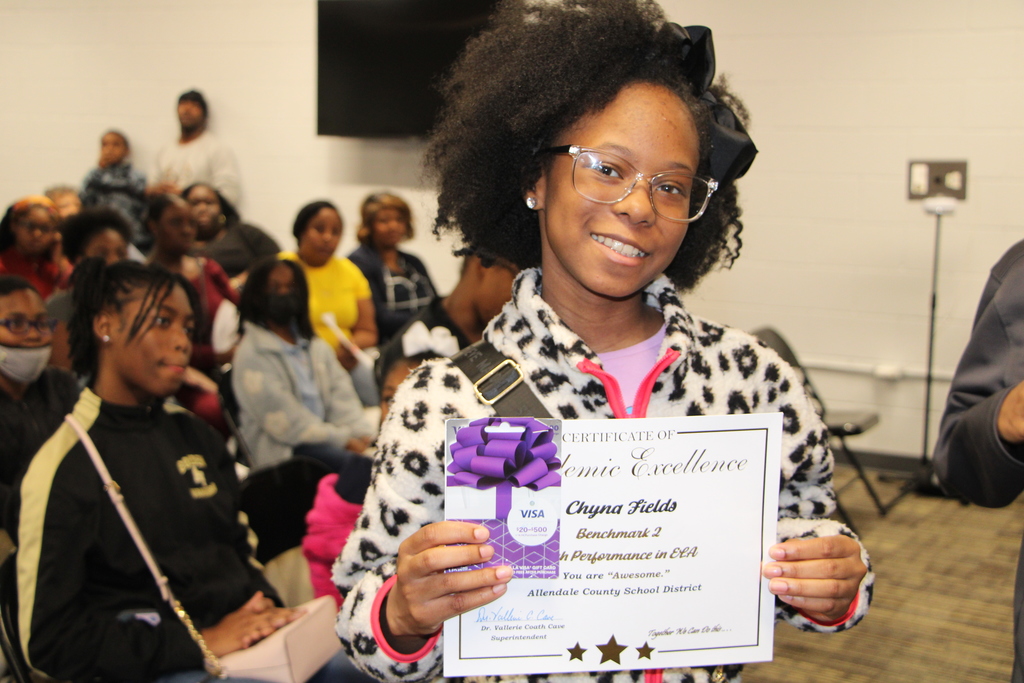 students receiving award