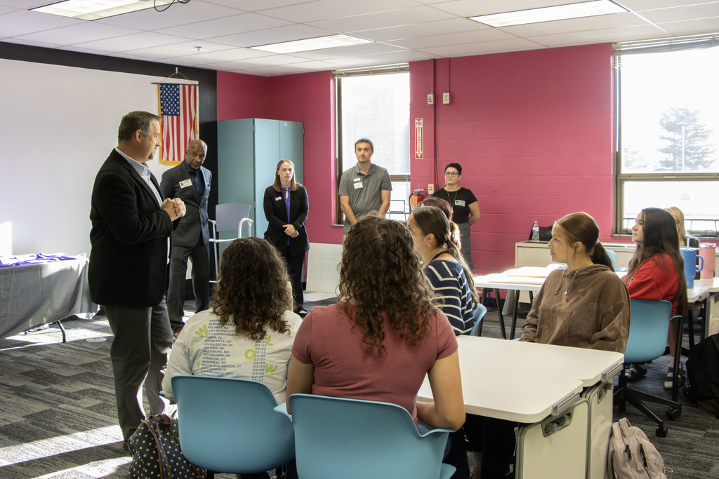 Rob Gress speaking to the students