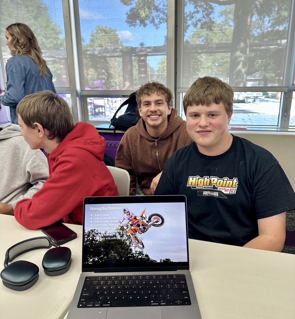 AHS & UMU students collaborating