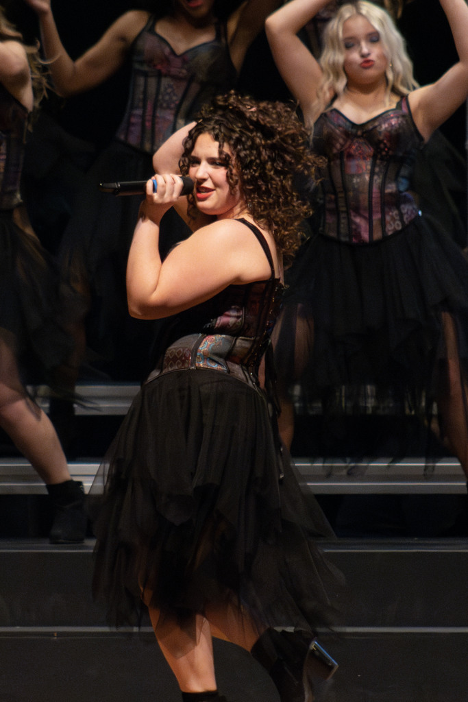 Jetsetters dancing on stage