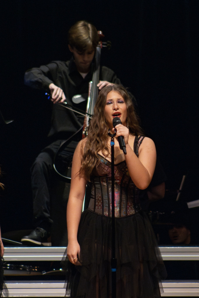 Jetsetters dancing on stage