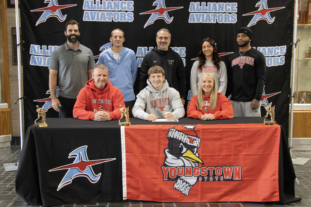 Bo davis with his family and coaches