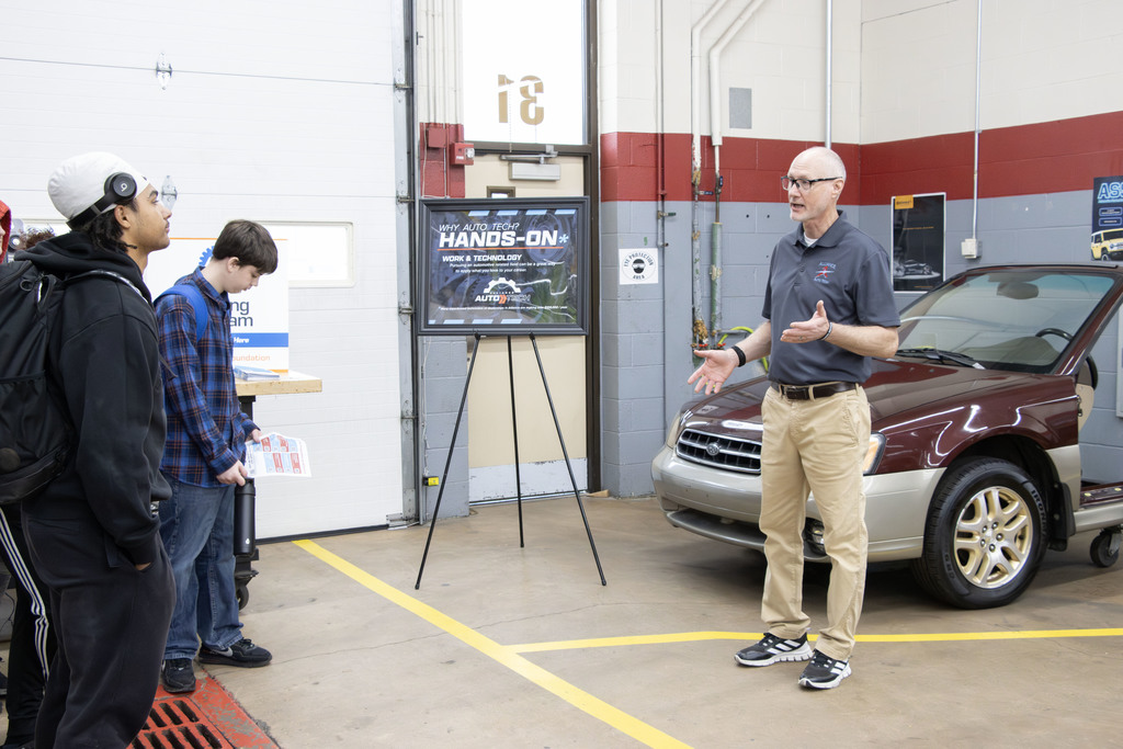 Students touring Auto Tech